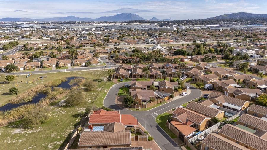 3 Bedroom Property for Sale in De Oude Spruit Western Cape